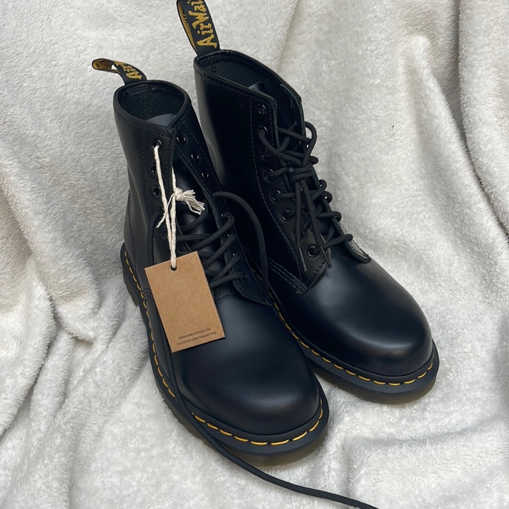 1460 smooth leather dr martens lace up boots